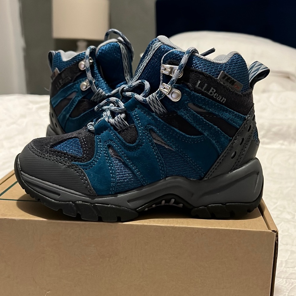 New L.L. Bean Boys Hiking Boots Size 1